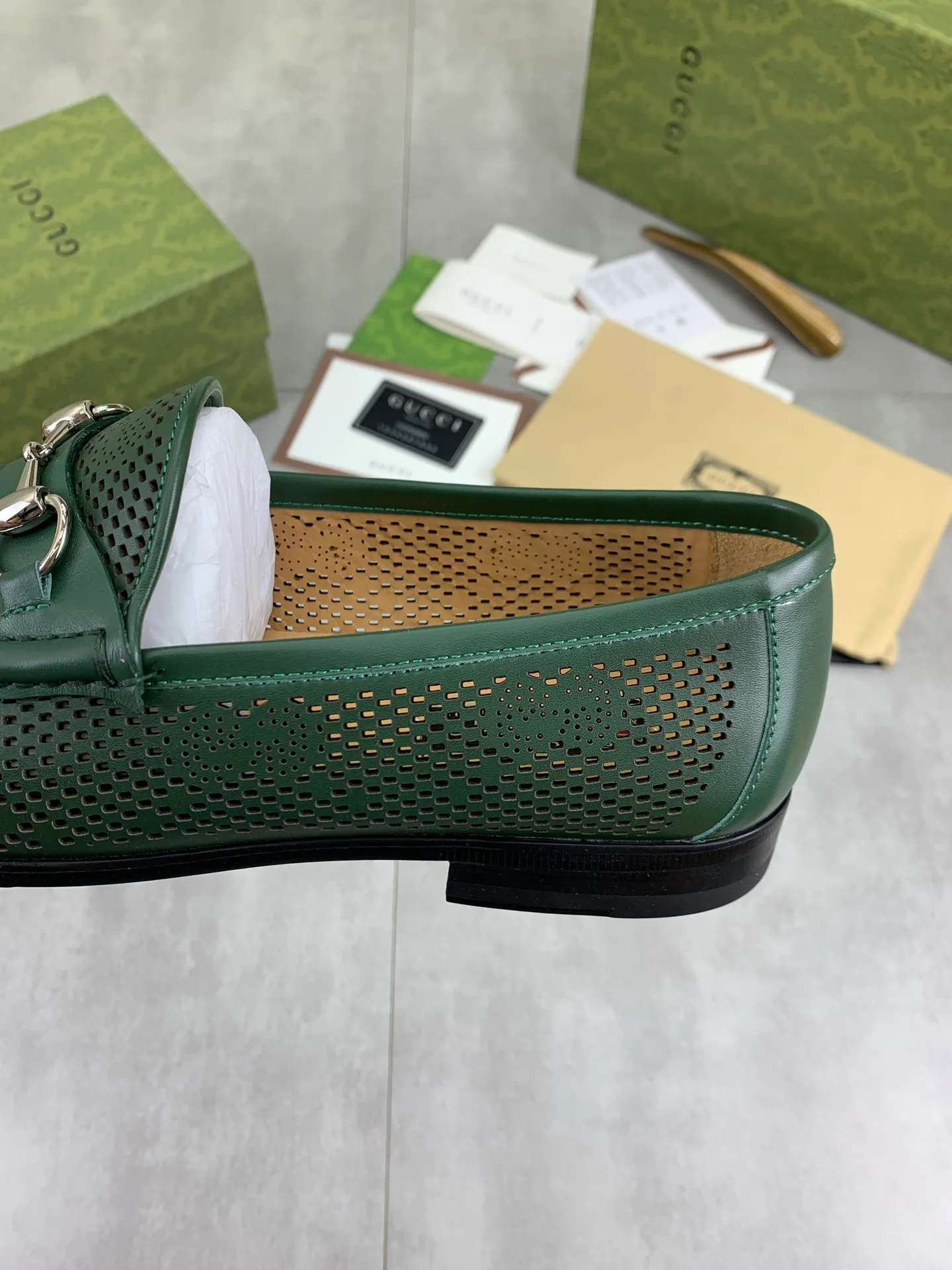 Factory price P980💰💎💎💎Top version (original high-grade genuine leather outsole) Full upper and inner lining cowhide punching design (summer essential) Brand: [GUCCi] Gucci's new business formal casual leather shoes Standard code: Men's size 39–44 (38 45 46 needs to be customized) Grade: Same as the official website Original quality Material: Original calfskin Water-dyed cowhide lining Original genuine leather outsole Style categories: Men's fashion Formal casual leather shoes Slip-on men's shoes series Young fashion European and American trends British style Casual matching Comfortable feet Color: 3️⃣ colors available Actual pictures